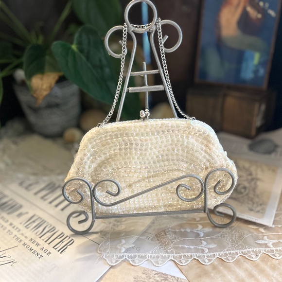 LA Regale Vintage beaded clutch with strap - Picture 2 of 3